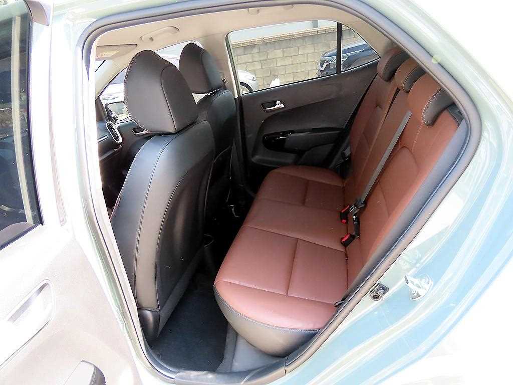 Kia Morning 1.0 Gasoline Prestige 7