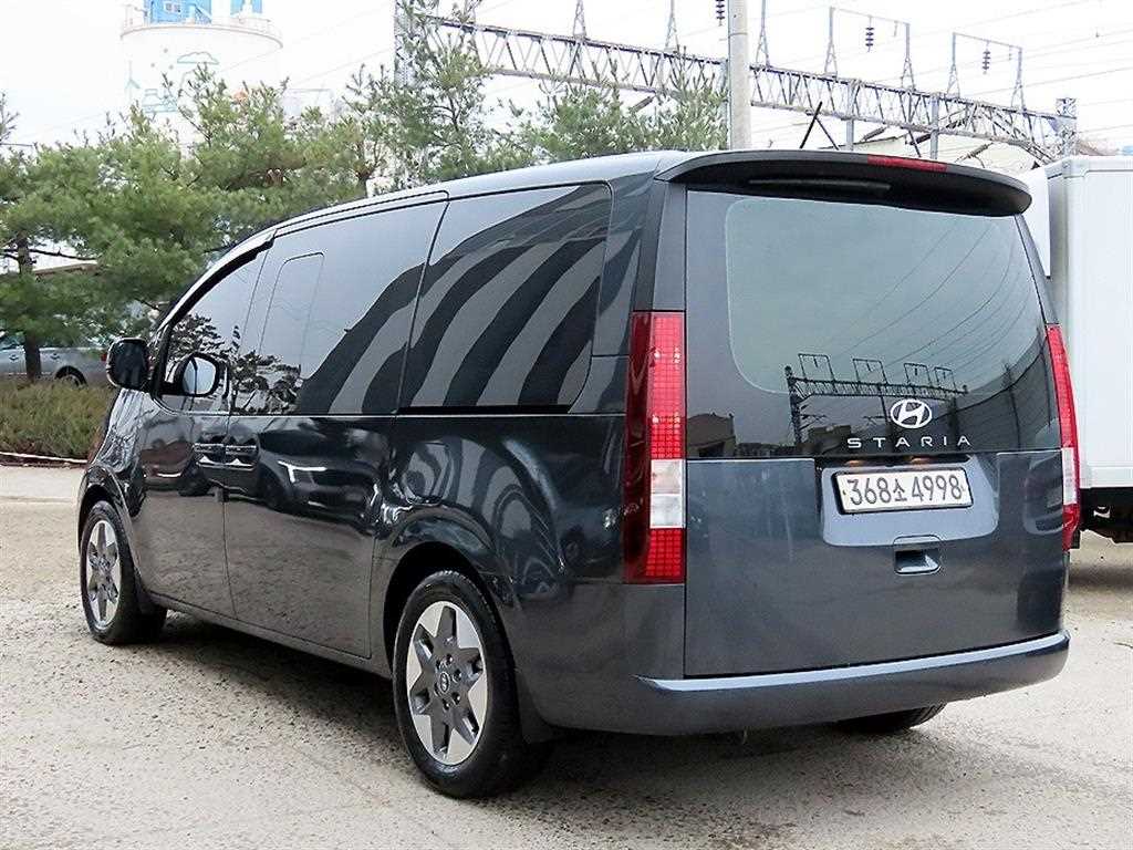 Hyundai Staria 2WD Diesel Tourer Modern 4