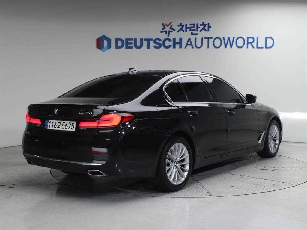 BMW 5 Series 523d Luxury — фото 2