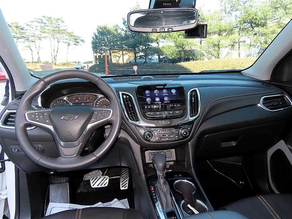 Chevrolet Equinox Gasoline 2WD Premier 8