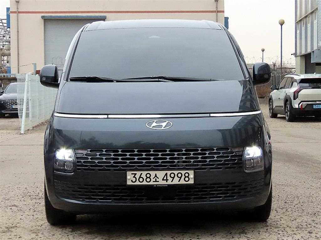 Hyundai Staria 2WD Diesel Tourer Modern 3