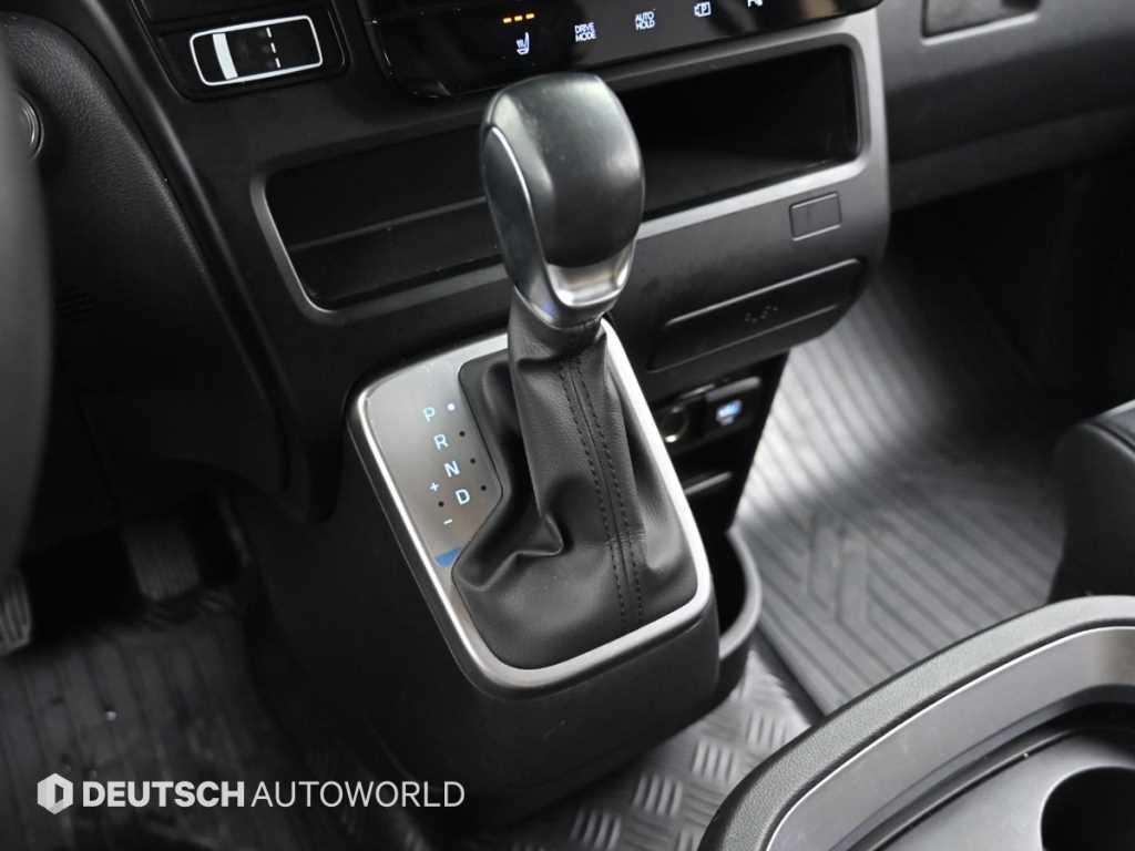 Hyundai Staria 2WD Diesel Cargo Modern 10