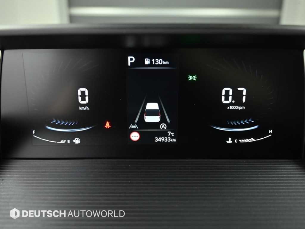 Hyundai Staria 2WD Diesel Cargo Modern 9