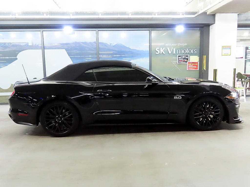 Ford Mustang GT Convertible 4