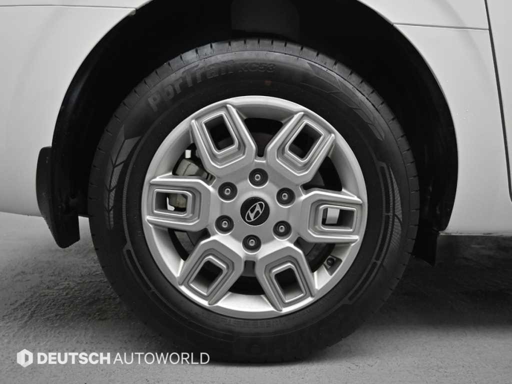 Hyundai Staria 2WD Diesel Cargo Modern 6