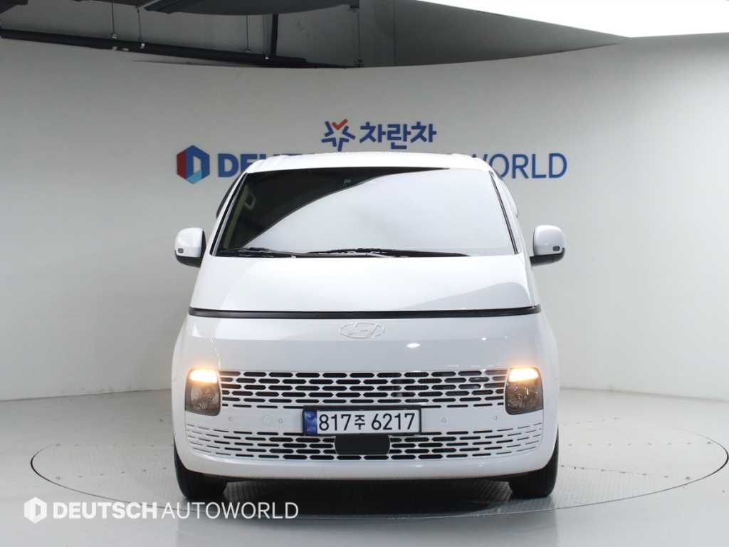 Hyundai Staria 2WD Diesel Cargo Modern 4