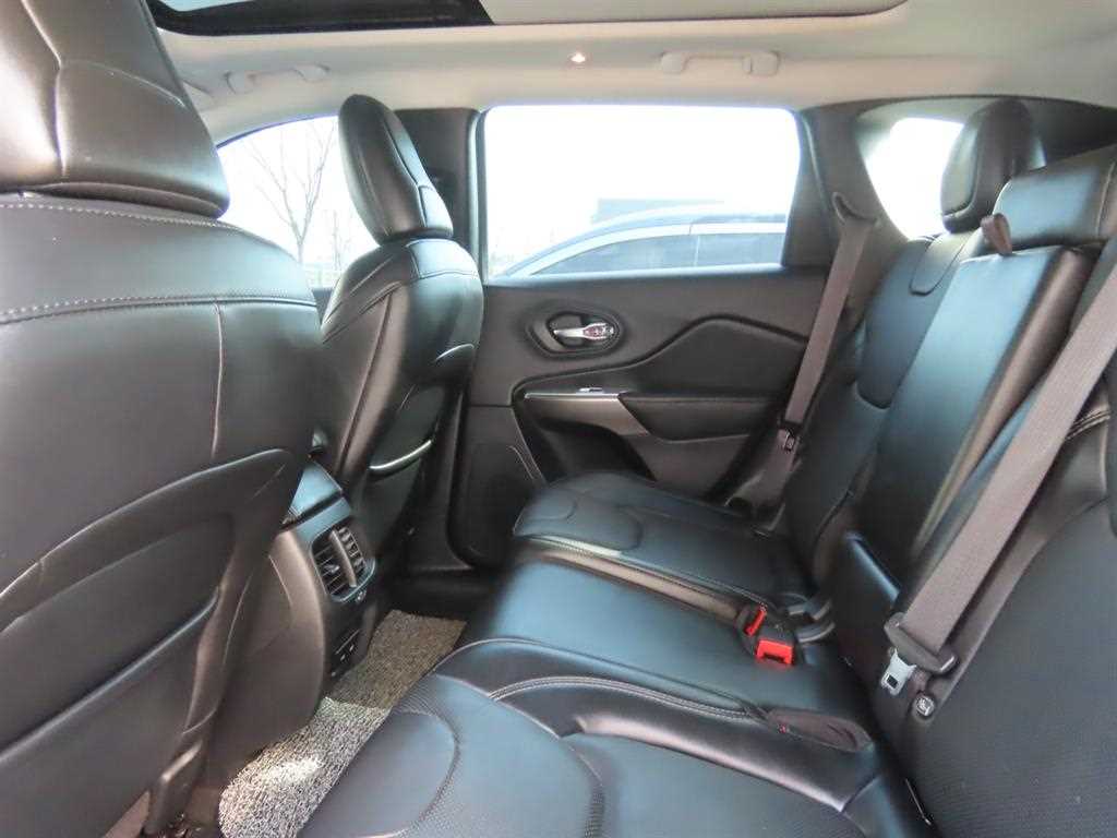 Jeep Cherokee 2.4 Limited AWD 7