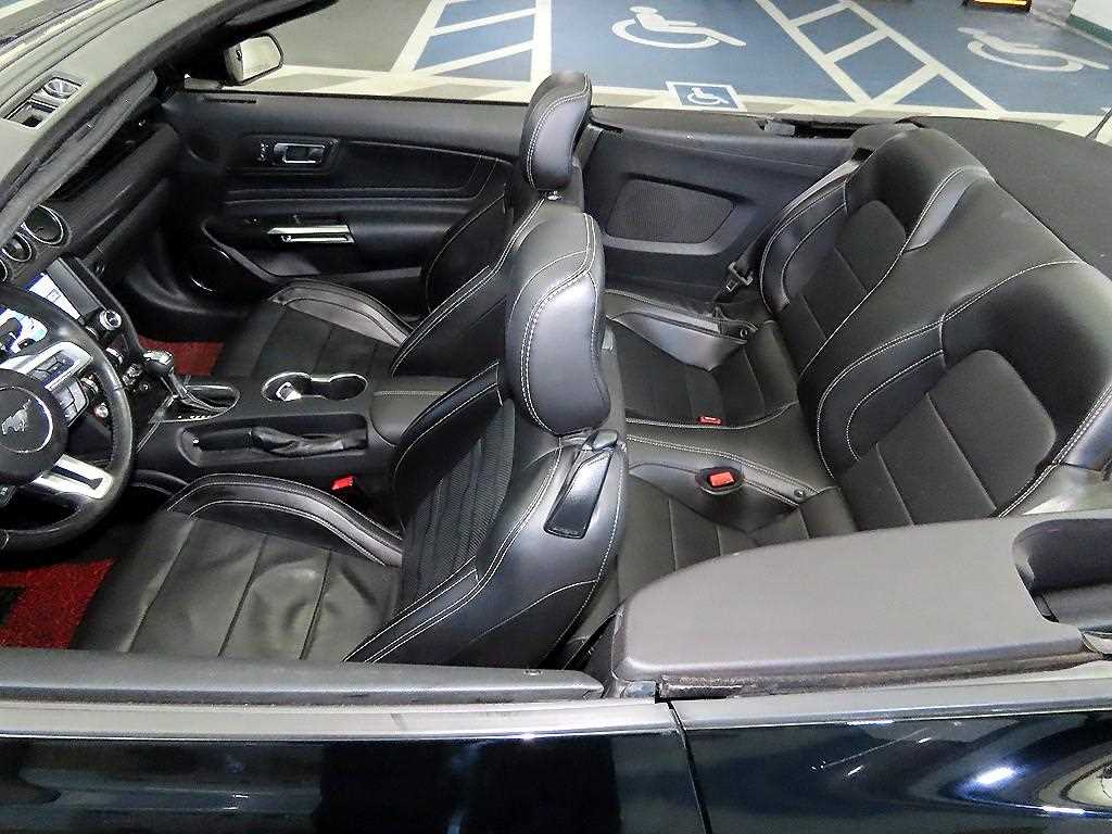 Ford Mustang GT Convertible 10