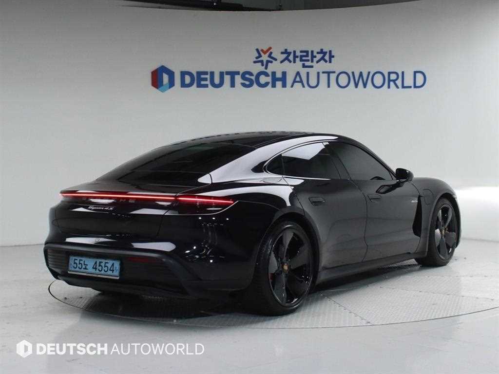 Porsche Taycan 4S 3