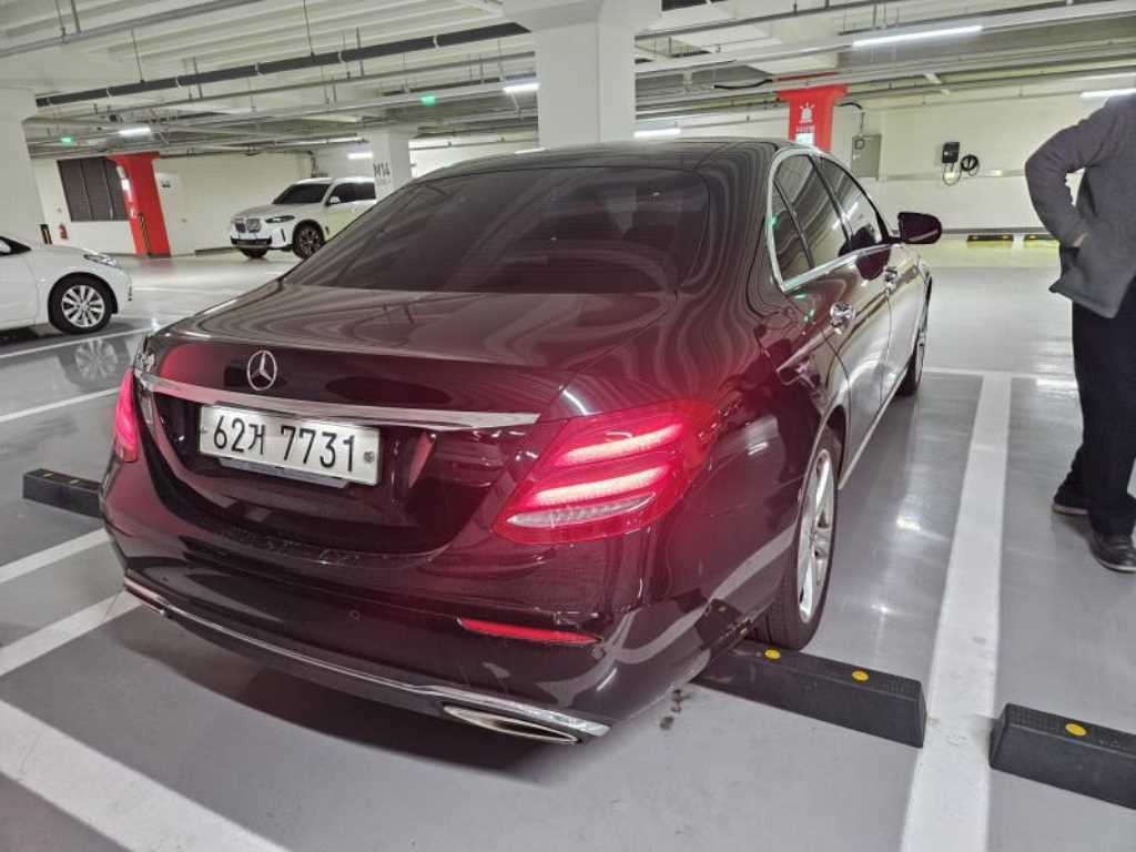 Mercedes-Benz E-Class E200 Avantgarde 3