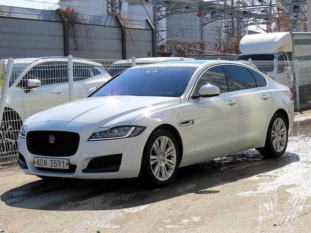 재규어 XF 2.0D 포트폴리오 사진 2/20