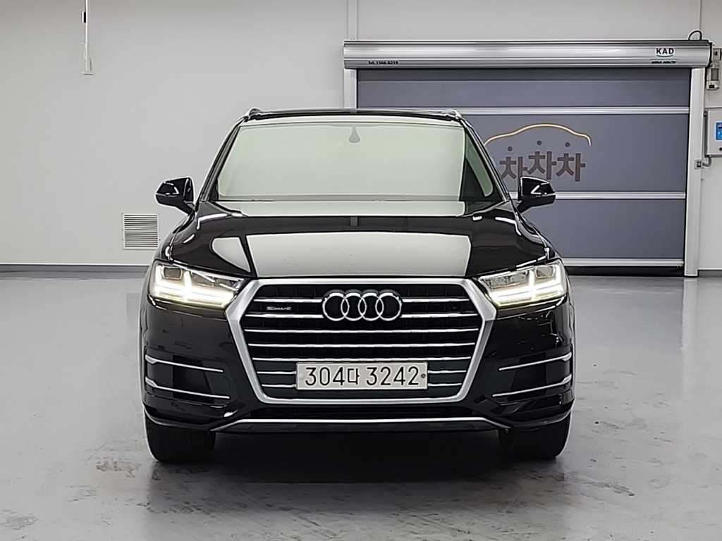 아우디 Q7 45 TFSI 콰트로 사진 2/20