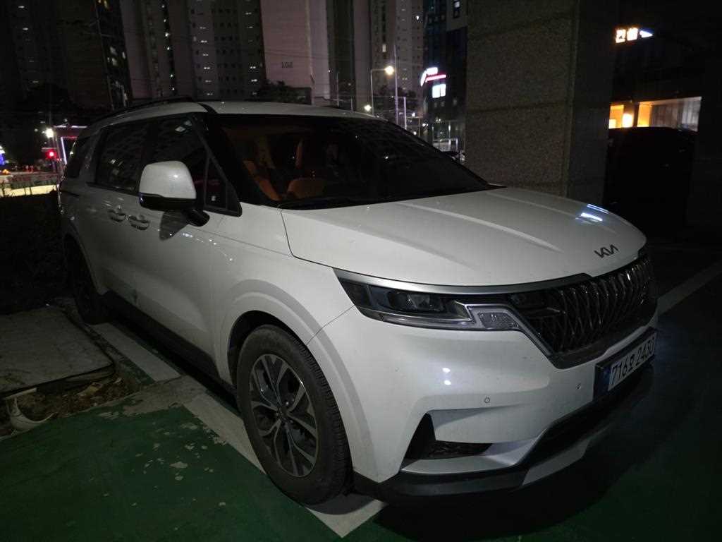 Kia Carnival Gasoline Prestige 3