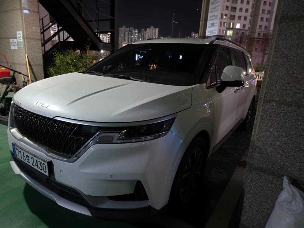 Kia Carnival Gasoline Prestige 4