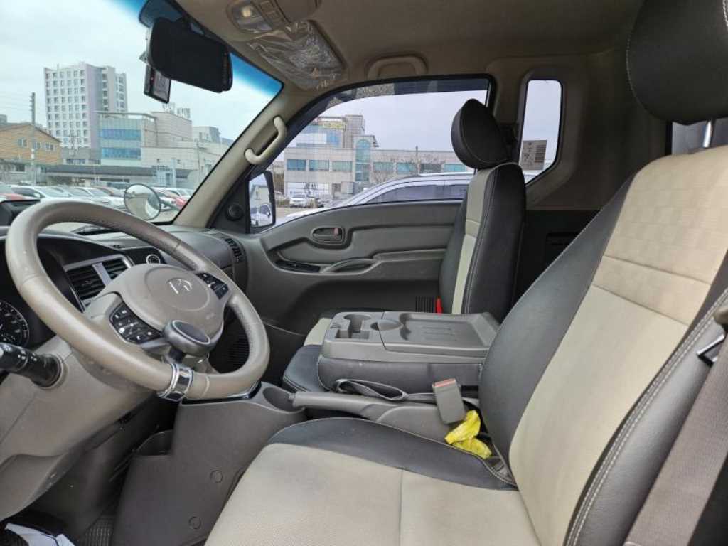 Hyundai Porter 1.0 Ton/ Super Cab/ Long Wheelbase 7