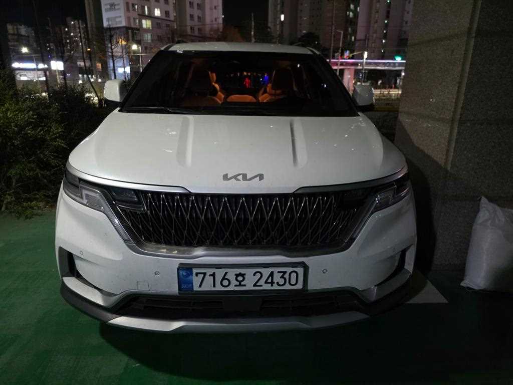 Kia Carnival Gasoline Prestige 2