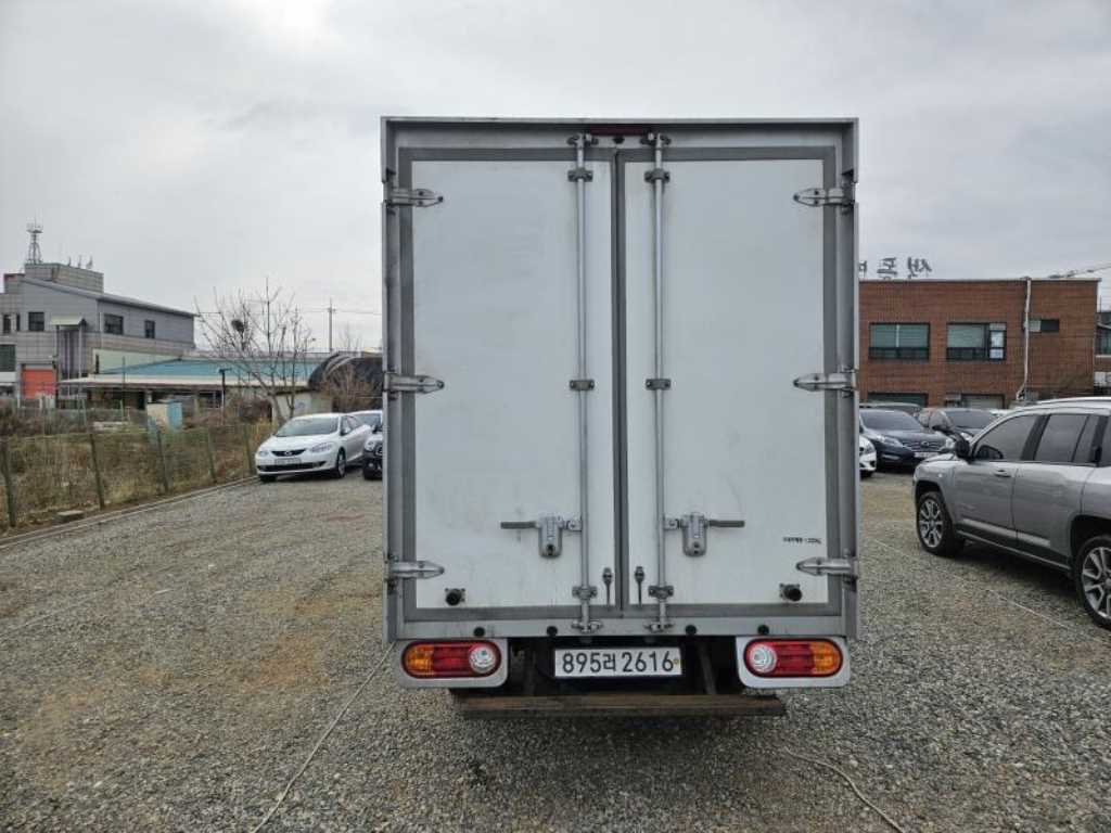 Hyundai Porter 1.0 Ton/ Super Cab/ Long Wheelbase 4