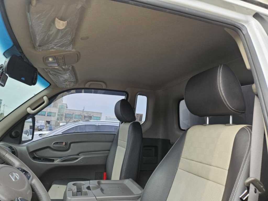 Hyundai Porter 1.0 Ton/ Super Cab/ Long Wheelbase 8