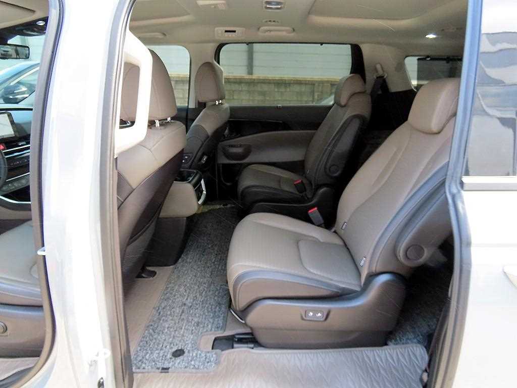 Kia Carnival HEV Signature 7