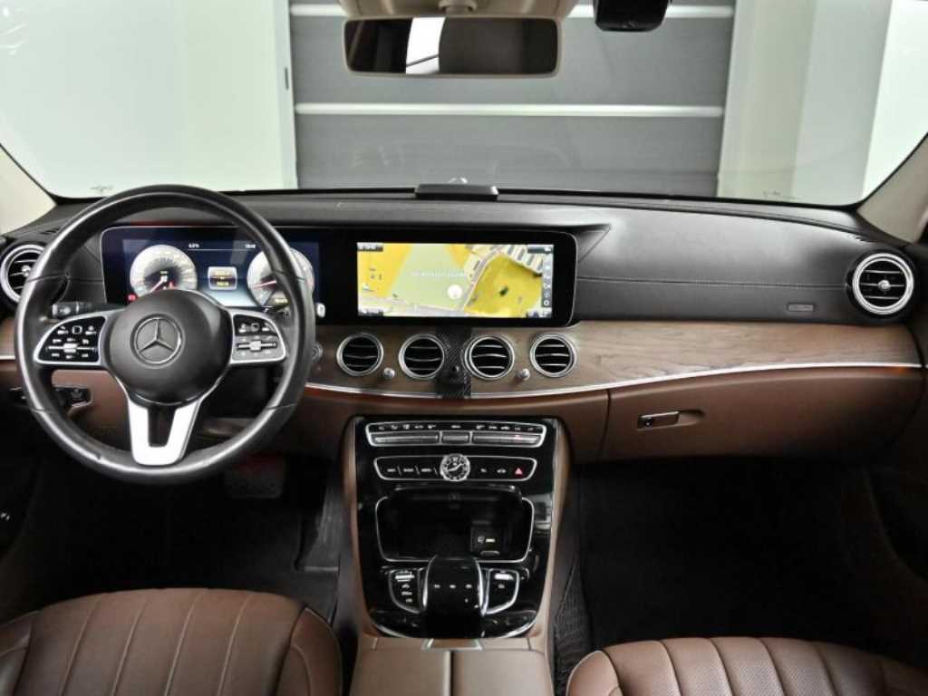 Mercedes-Benz E-Class E300 4MATIC Exclusive 8
