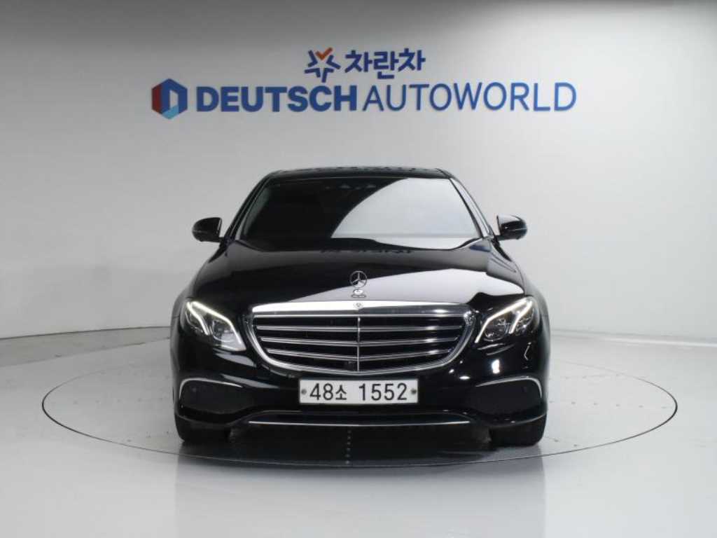 Mercedes-Benz E-Class E300 4MATIC Exclusive 4