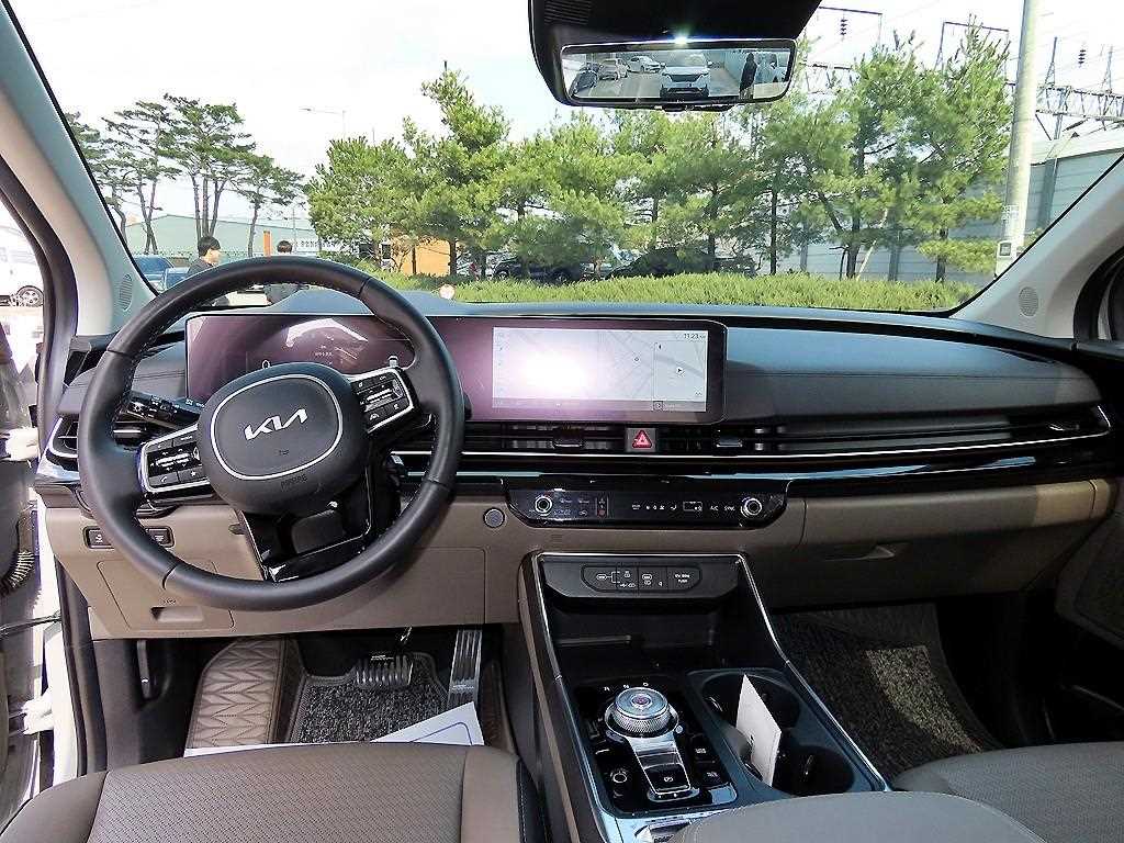 Kia Carnival HEV Signature 9