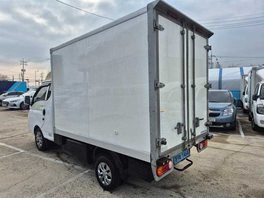 Hyundai Porter 1.0 Ton/ Super Cab/ Long Wheelbase 4
