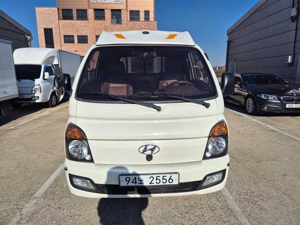 Hyundai Porter 1.0 Ton/ Super Cab/ Long Wheelbase/ CRDi Plus 2