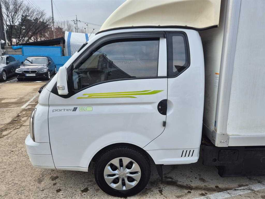 Hyundai Porter 1.0 Ton/ Super Cab/ Long Wheelbase 9