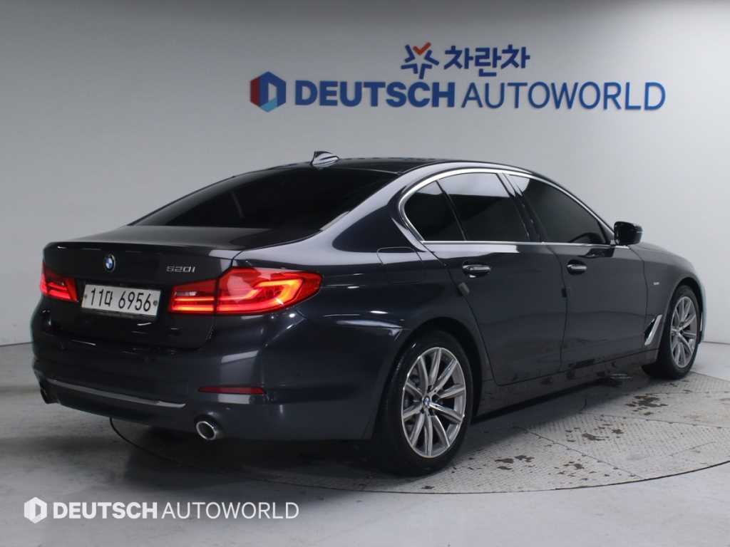 BMW 5시리즈 520i 럭셔리 사진 2/20