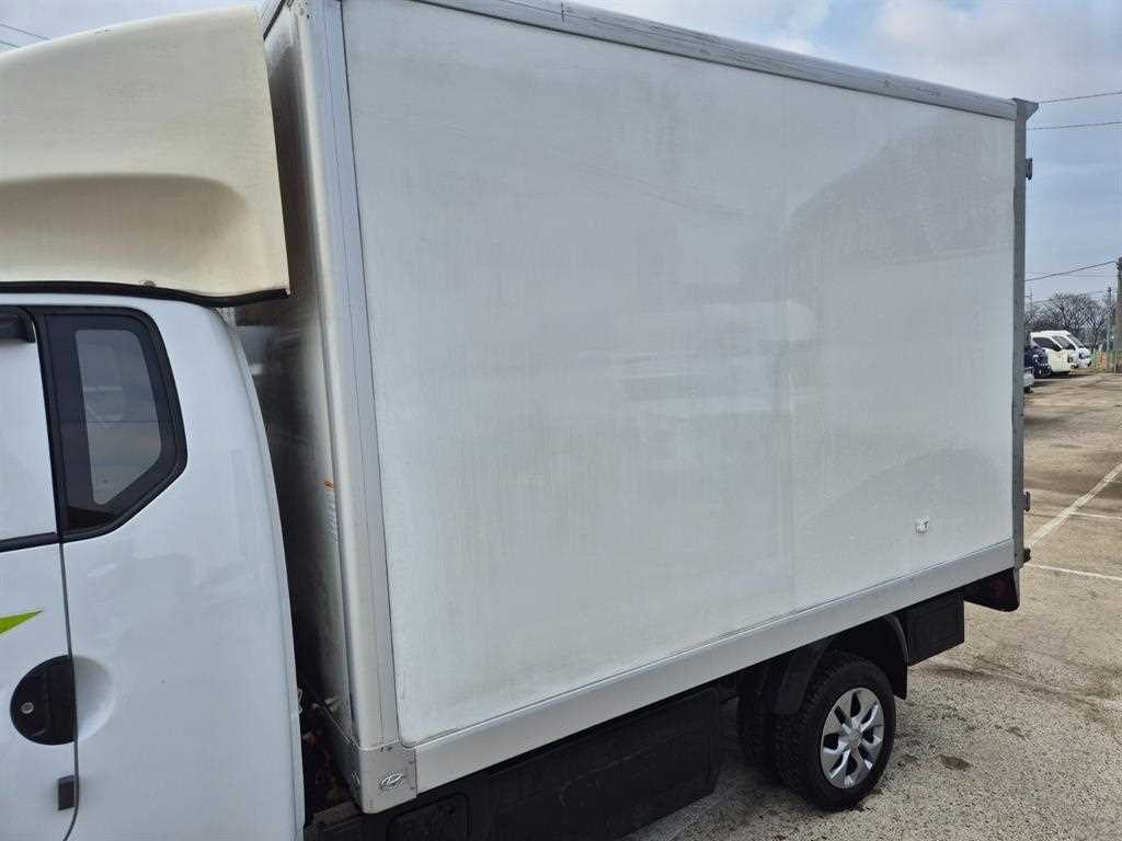 Hyundai Porter 1.0 Ton/ Super Cab/ Long Wheelbase 10