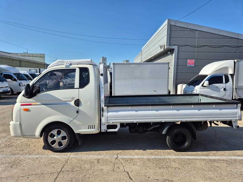Hyundai Porter 1.0 Ton/ Super Cab/ Long Wheelbase/ CRDi Plus 4