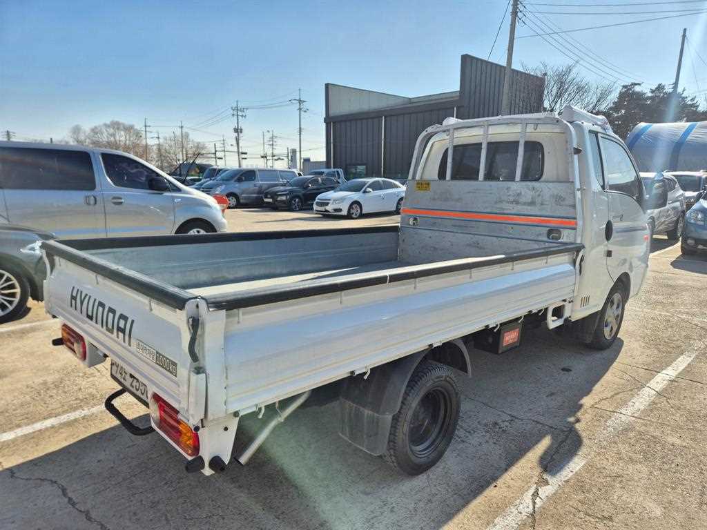 Hyundai Porter 1.0 Ton/ Super Cab/ Long Wheelbase/ CRDi Plus 7