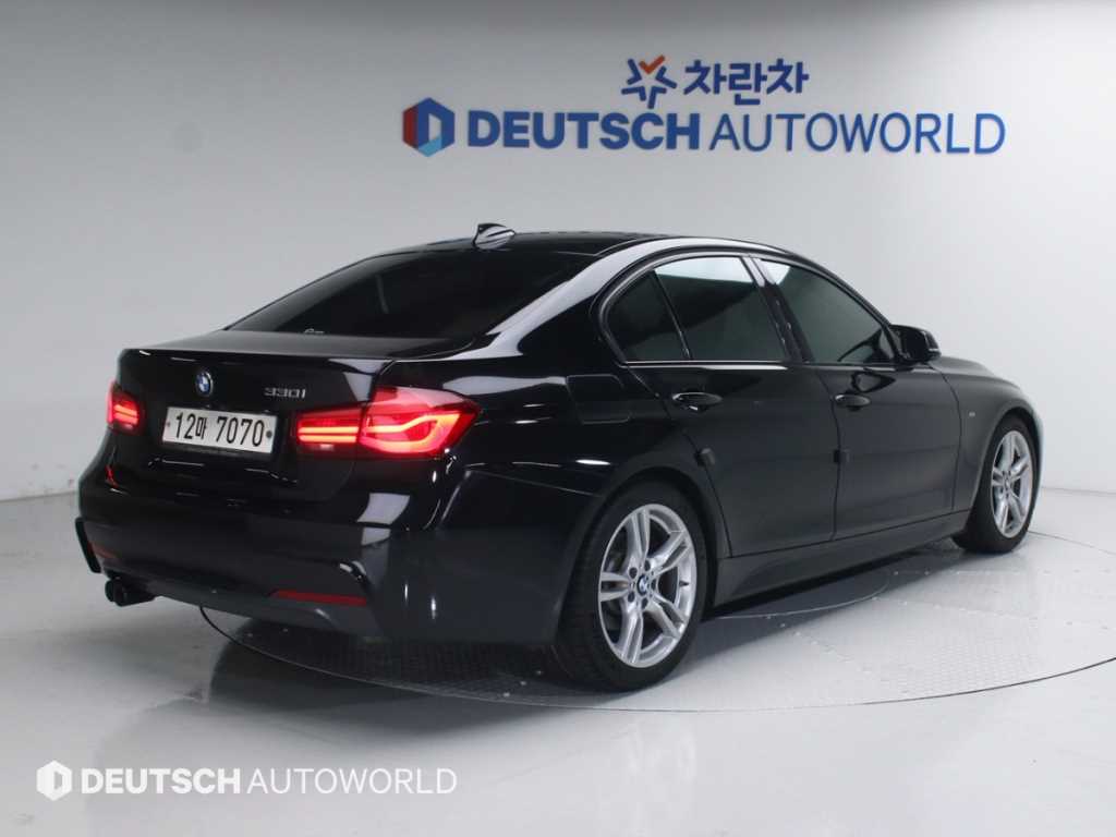 BMW 3시리즈 330i M 스포츠 쉐도우 사진 2/20