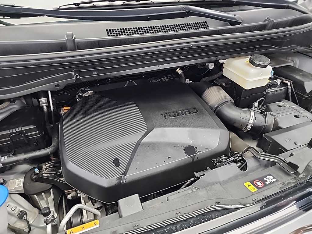 Hyundai Staria 4WD Diesel Tourer Modern 7