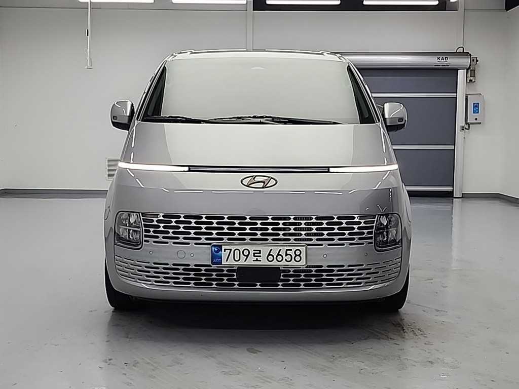 Hyundai Staria 4WD Diesel Tourer Modern 4