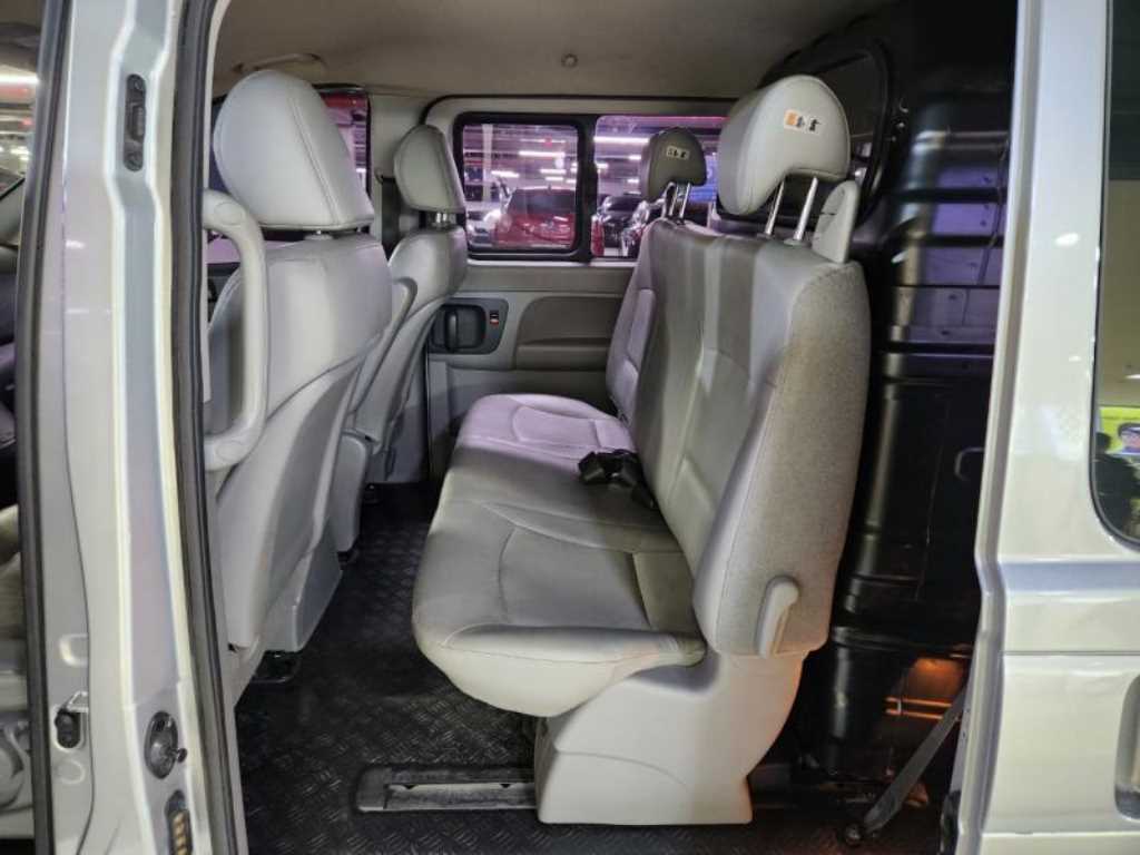 Hyundai Starex CVX Luxury 8