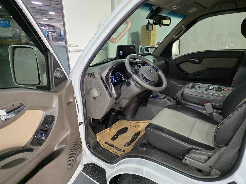 Hyundai Porter 1.0 Ton/ Super Cab/ Long Wheelbase 10