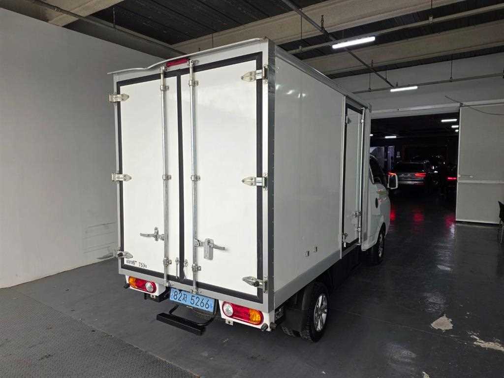 Hyundai Porter 1.0 Ton/ Super Cab/ Long Wheelbase 4