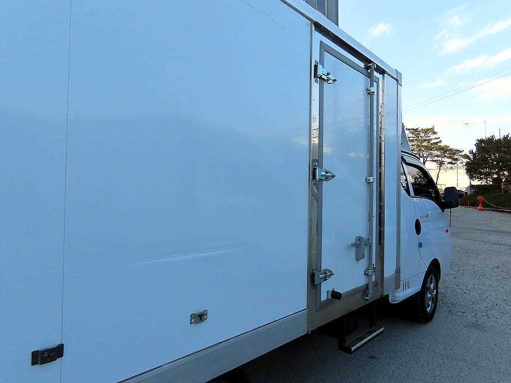 Hyundai Porter Super Cab/ Long Wheelbase Twin Comp 6