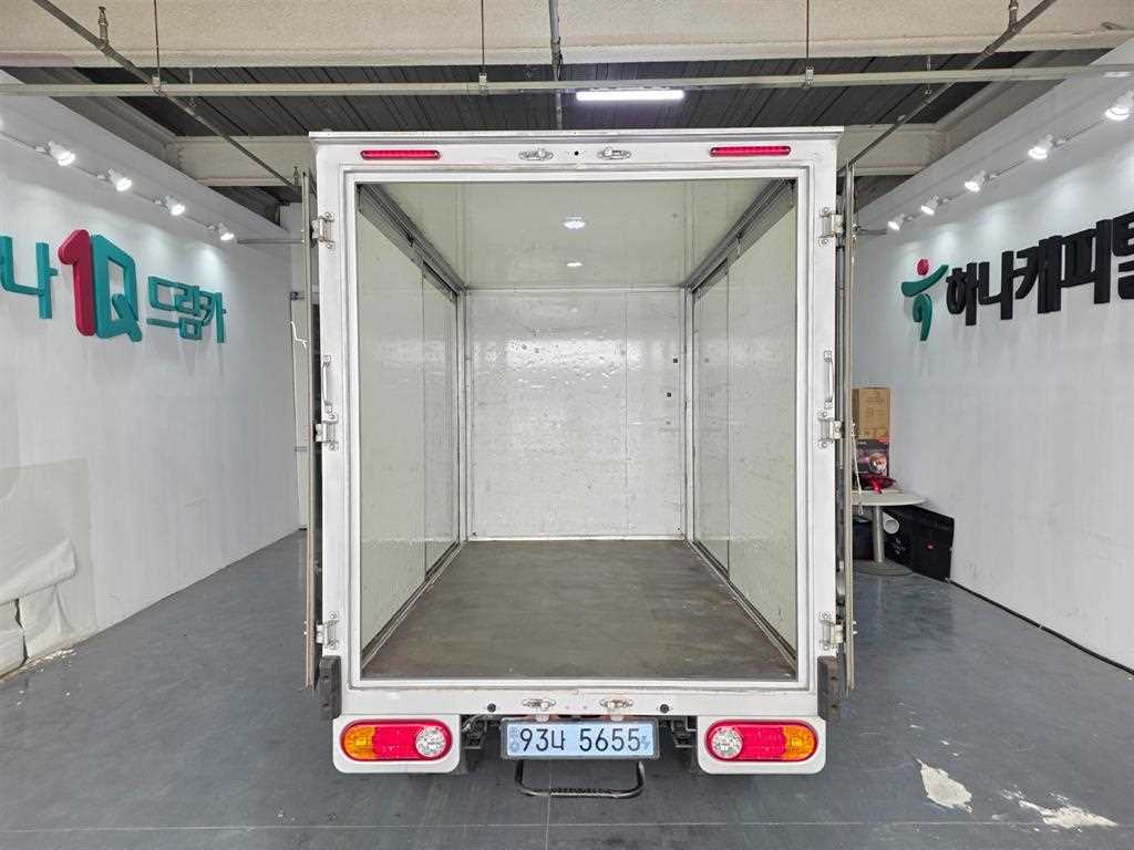 Hyundai Porter 1.0 Ton/ Super Cab/ Long Wheelbase 9