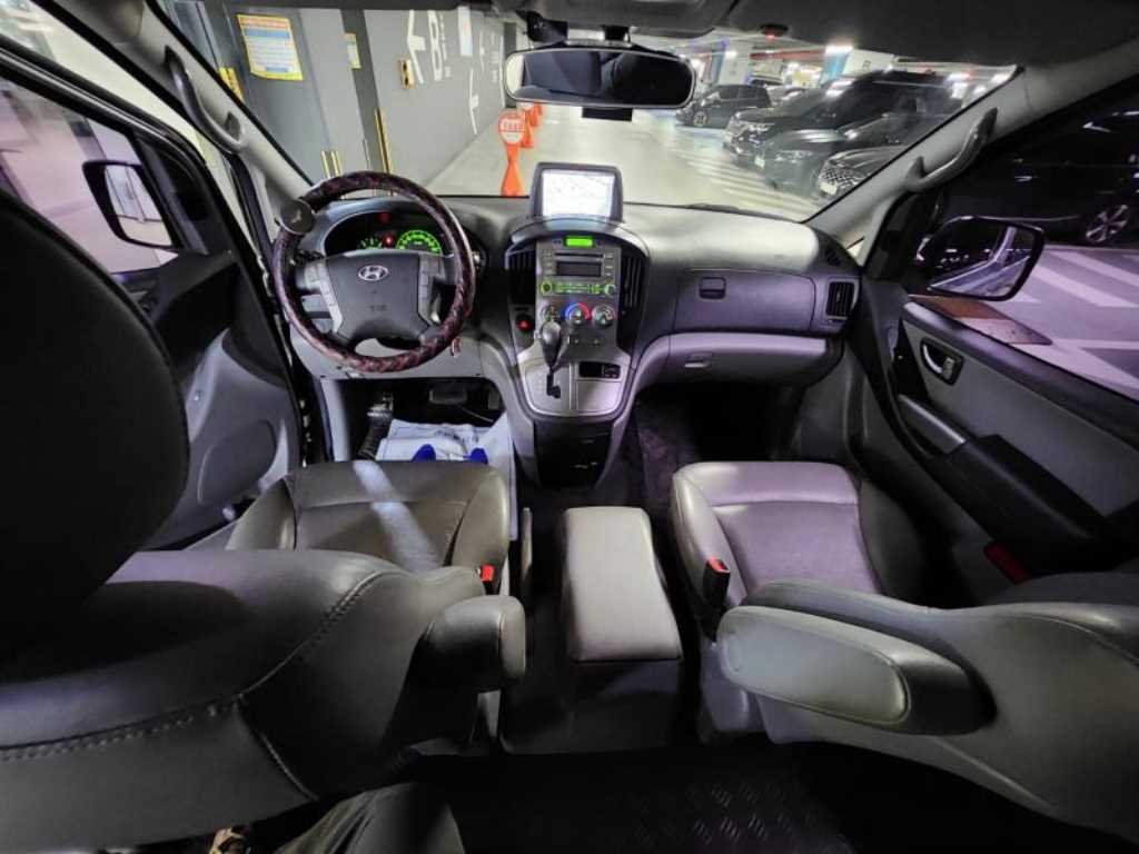 Hyundai Starex CVX Luxury 7