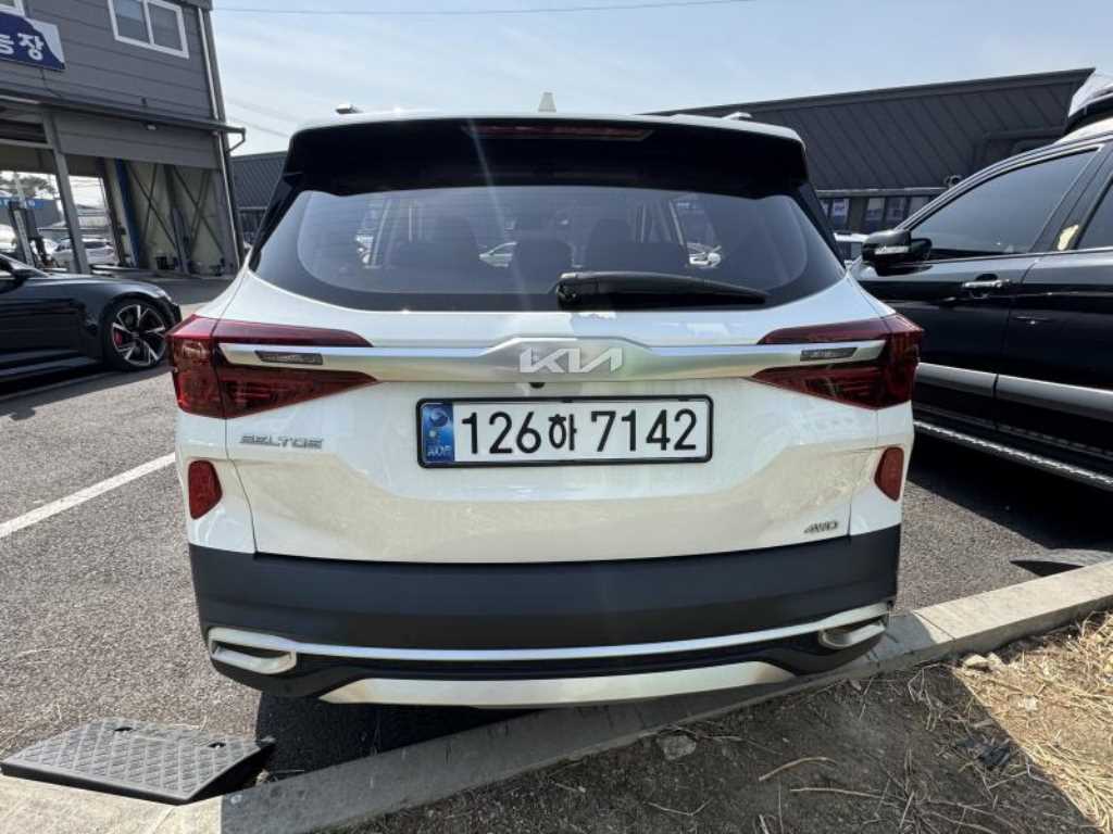 Kia Seltos Gasoline 1.6 Turbo 4WD Gravity 5