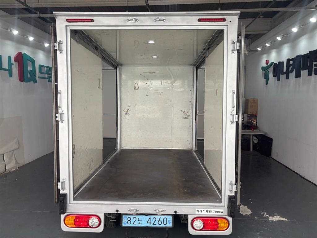 Hyundai Porter 1.0 Ton/ Super Cab/ Long Wheelbase 8