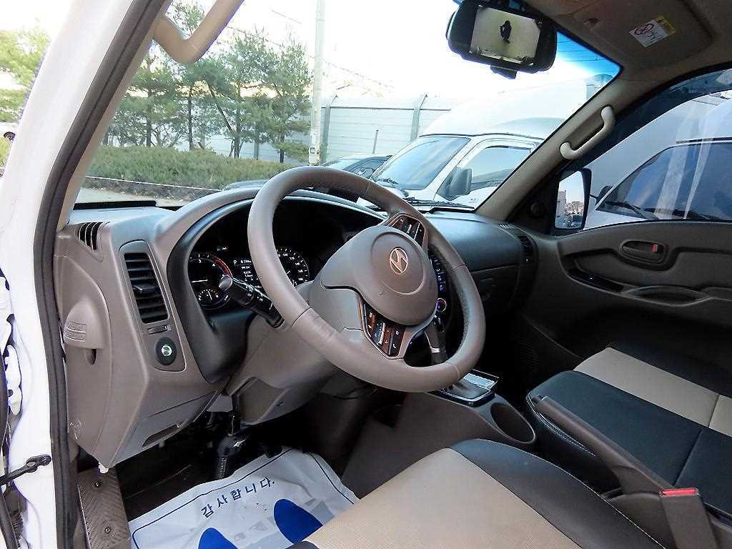 Hyundai Porter Super Cab/ Long Wheelbase Twin Comp 9