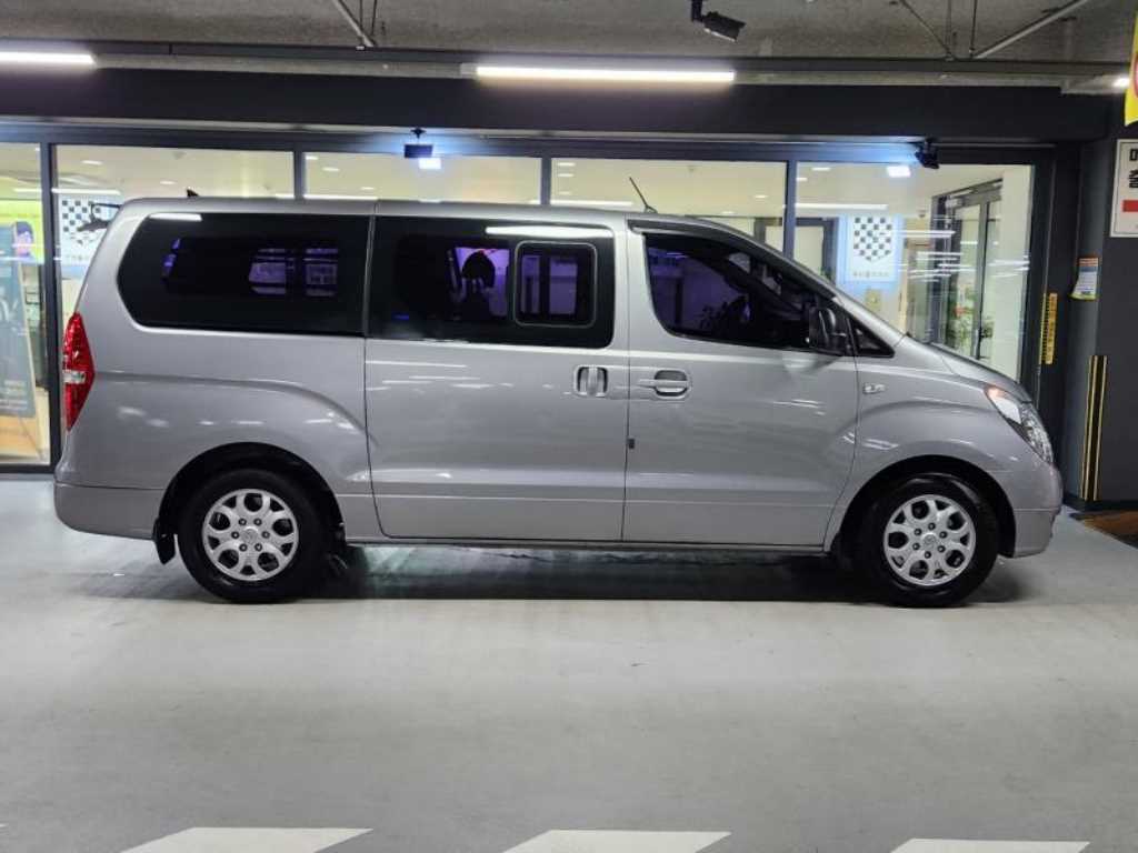 Hyundai Starex CVX Luxury 4