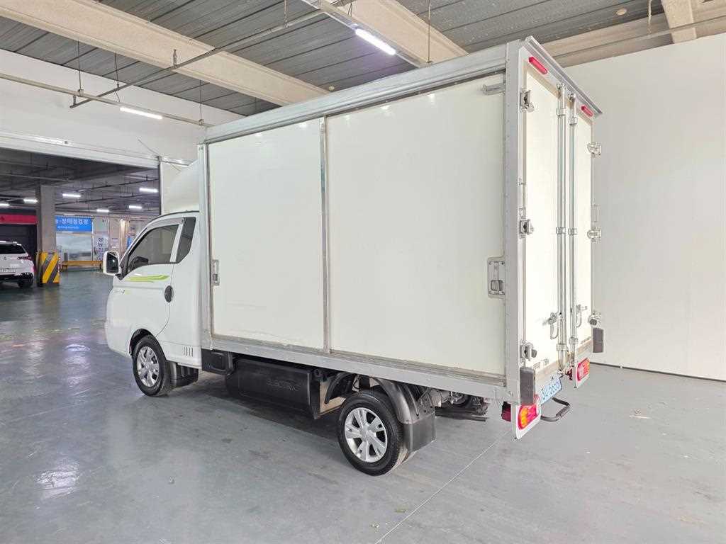 Hyundai Porter 1.0 Ton/ Super Cab/ Long Wheelbase 4