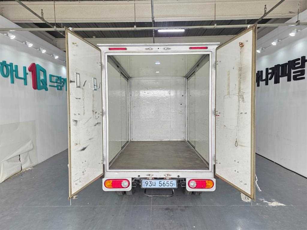 Hyundai Porter 1.0 Ton/ Super Cab/ Long Wheelbase 8