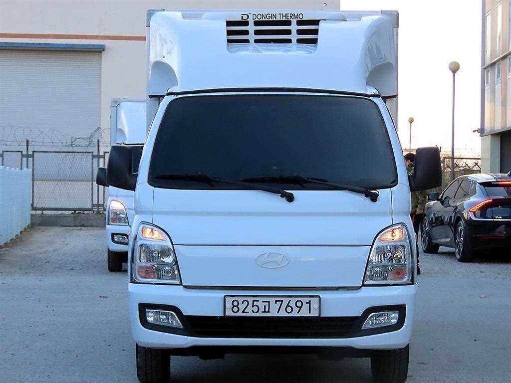 Hyundai Porter Super Cab/ Long Wheelbase Twin Comp 2