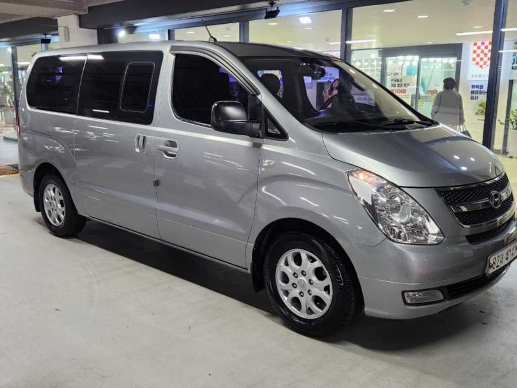 Hyundai Starex CVX Luxury 3